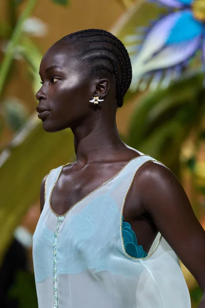 Look 57
